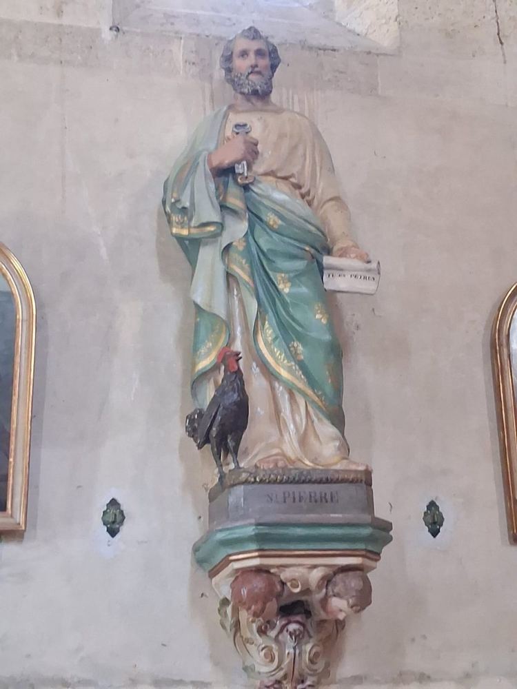 Statue polychrome de saint Pierre, tenant les clés, avec le coq à ses pieds